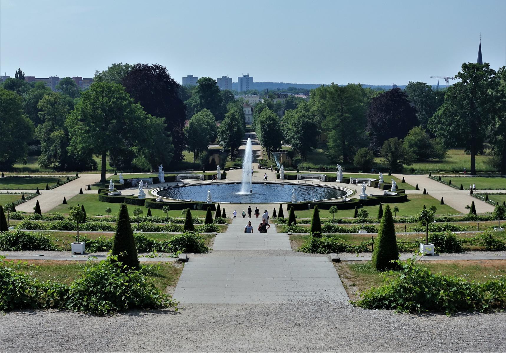 Potsdam: Park Sanssouci - Blick vom Schloss zur Großen Fontäne (2021)