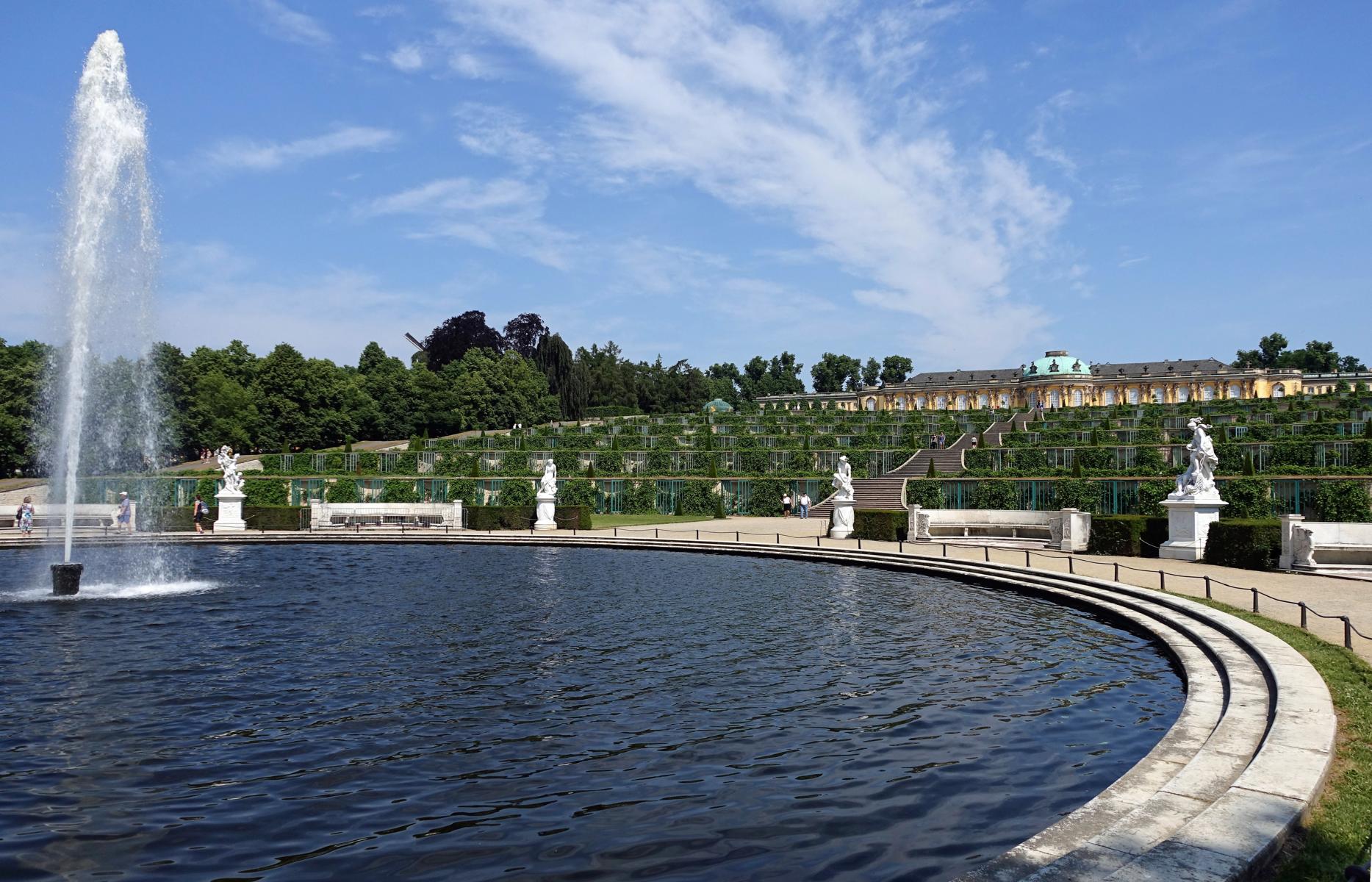 Potsdam: Park Sanssouci - Große Fontäne und Weinbergterrassen (2021)