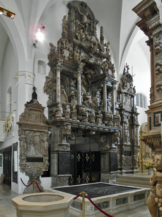 Weimar: Herderkirche - Grabmäler im Chor (2020)