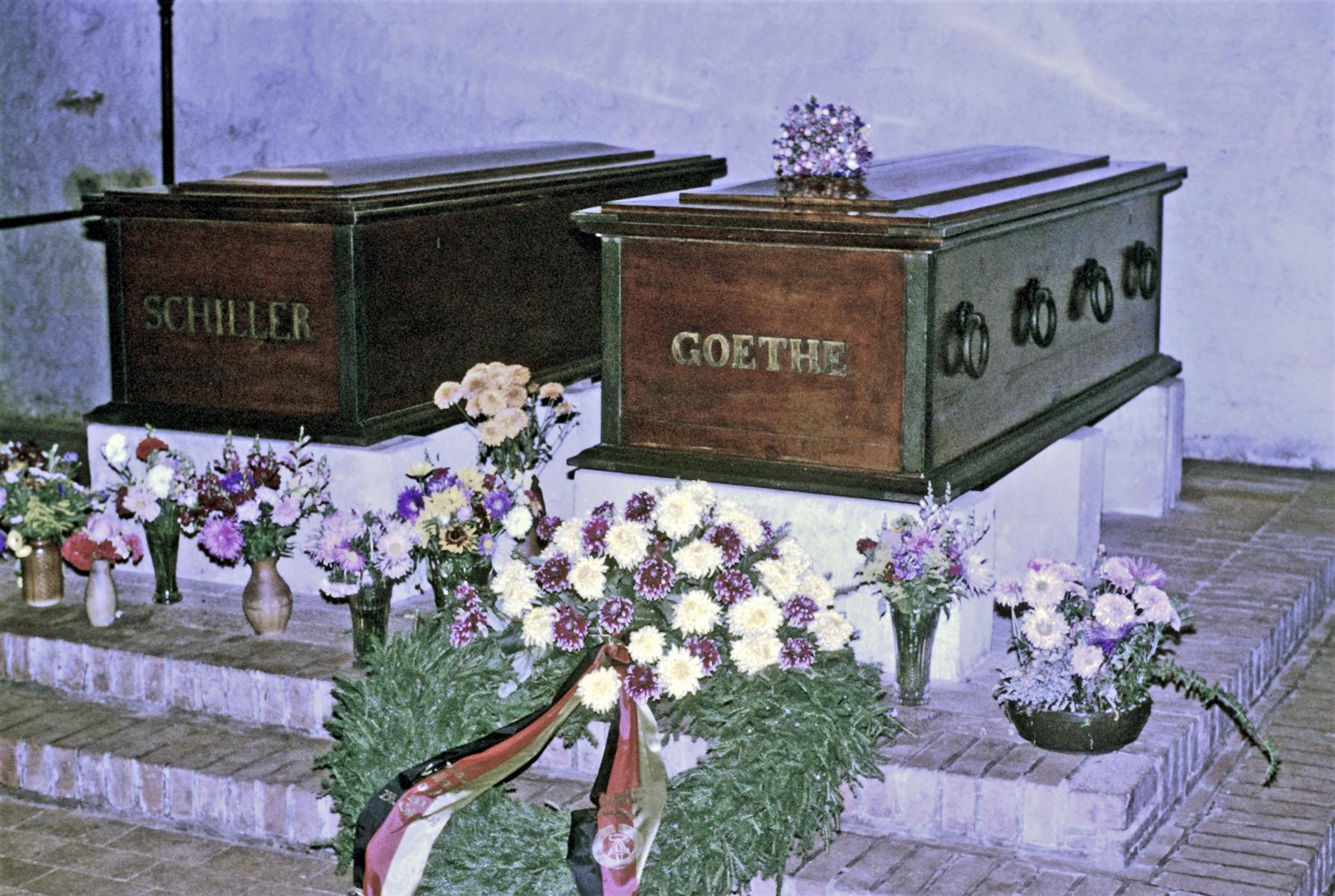 Weimar: Goethe-Schiller-Gruft - Särge von Goethe, aber wohl nicht von Schiller (1985)