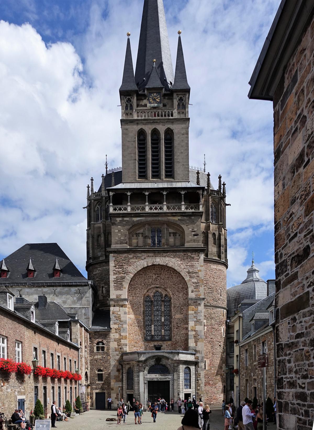 Aachen: Domhof und Westbau (2021)