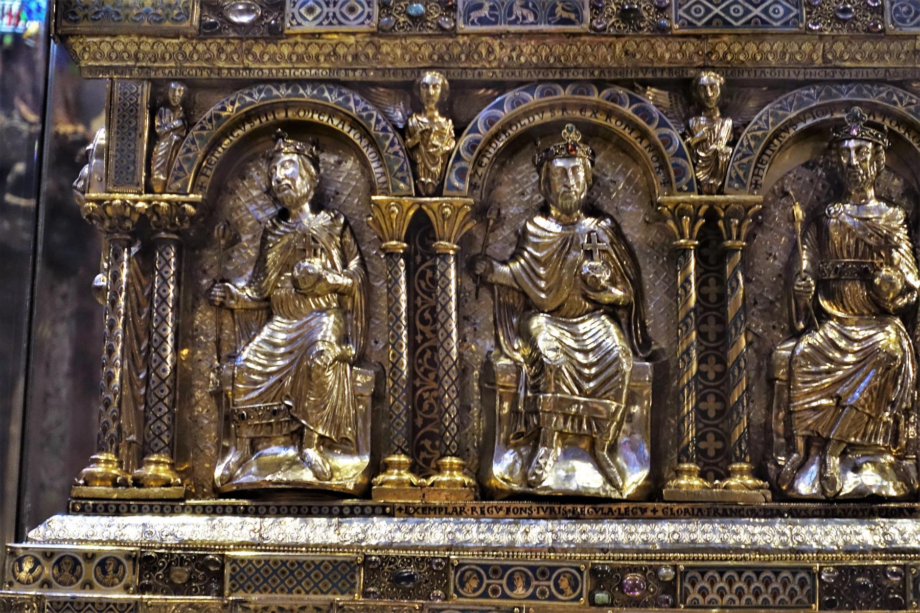 Aachen: Dom - Karlsschrein [linke Längsseite mit Figuren von Kaiser Heinrich III., Zwentibold, Kaiser Heinrich V. ] (2021)