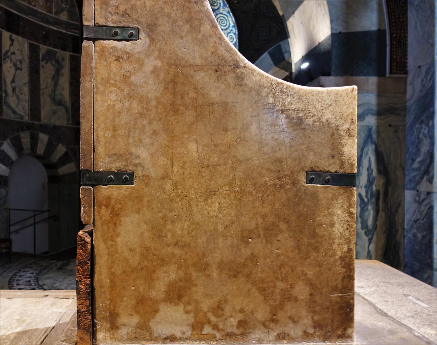 Aachen: Dom - Königsthron [Platte mit Mühlespiel] (2021)