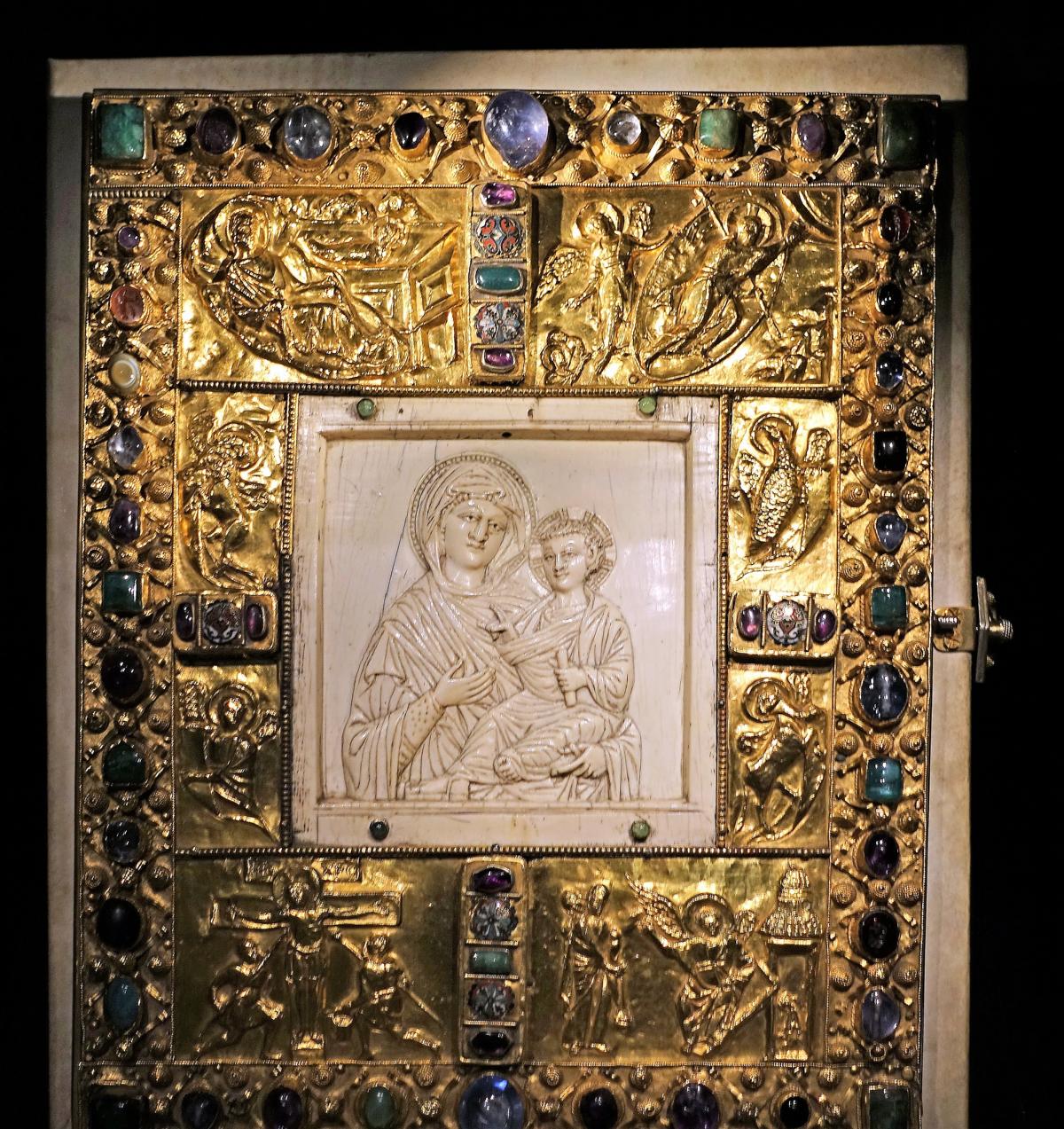 Aachen: Domschatz - Goldener Buchdeckel [um 1020] (2021)