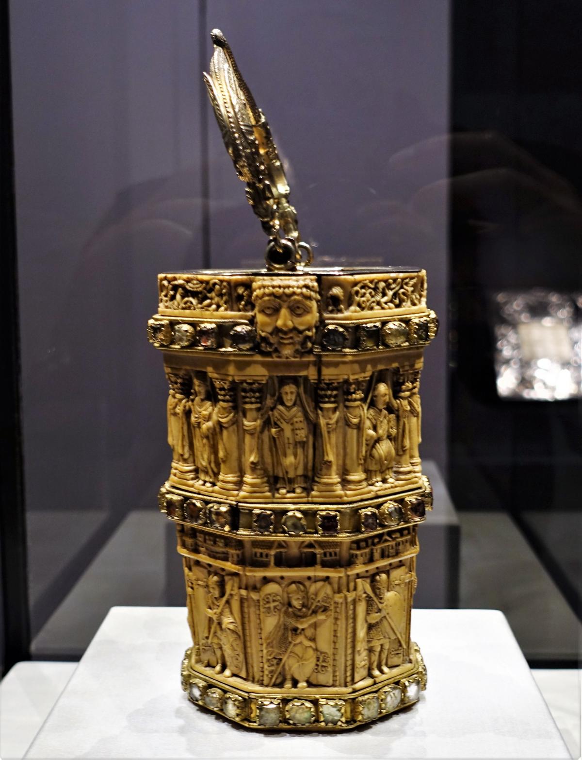 Aachen: Domschatz - Elfenbeinsitula (2021)