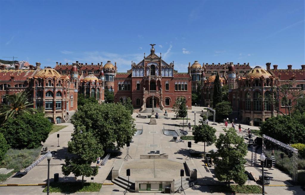 Barcelona: Hospital Sant Pau - Blick vom Verwaltungsgebäude (2022)
