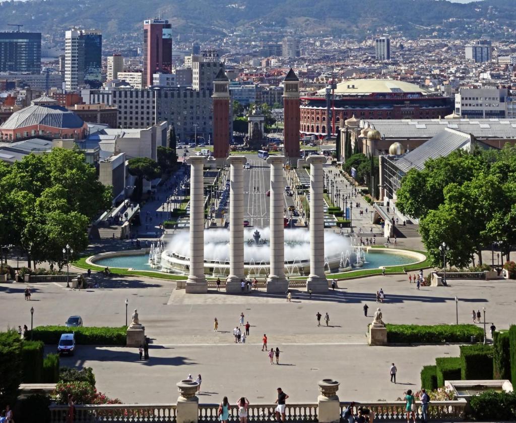 Barcelona: Blick vom Nationalpalast zum Spanienplatz [Plaça d'Espanya] (2022)