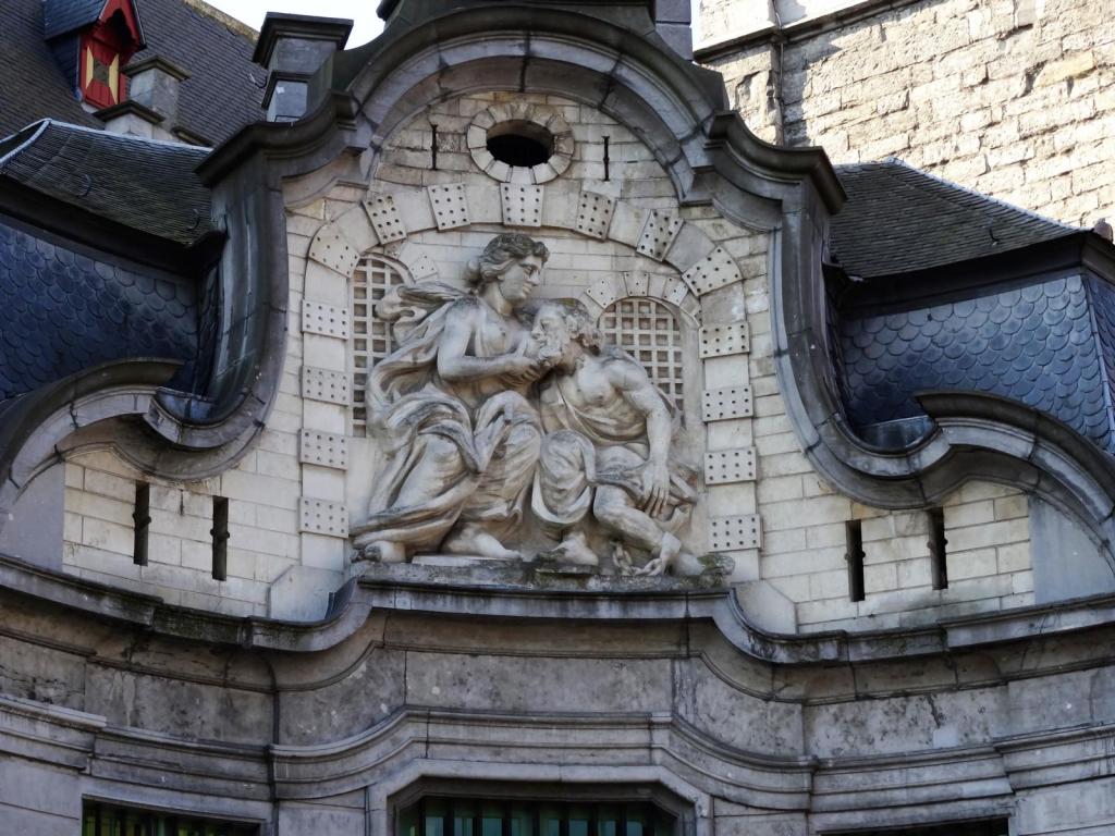 Gent: Gefängnis [an der Tuchhalle] mit Relief "De Mammelokker" = der Säuger (2022)