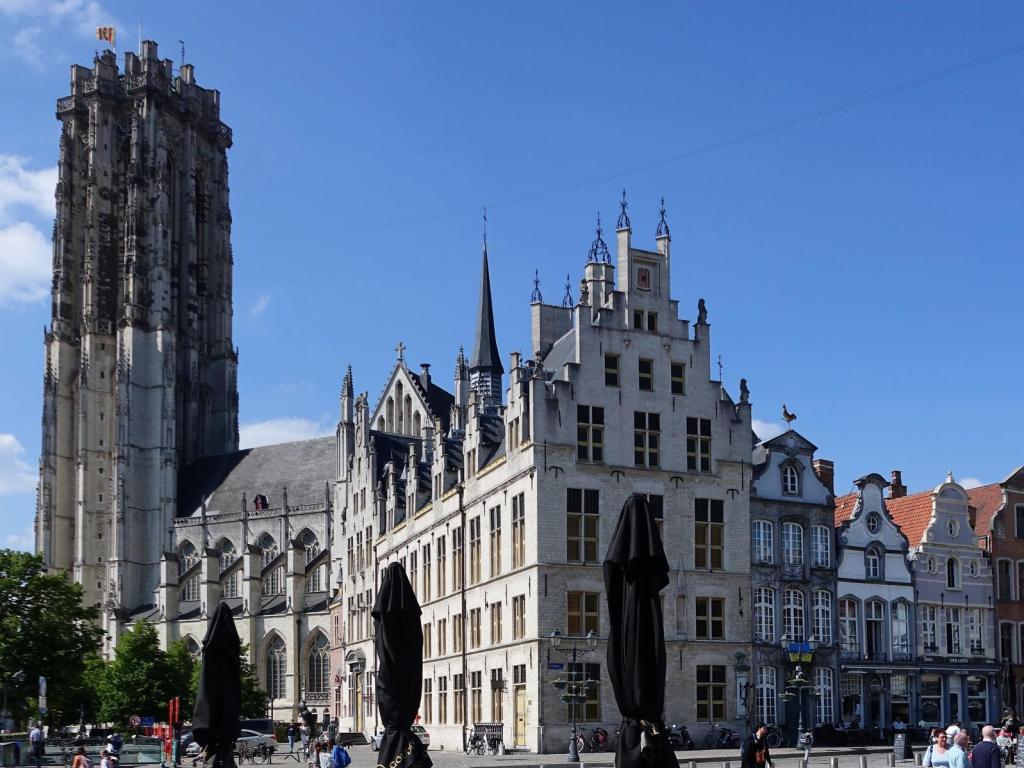 Mecheln: Haus de Bayaert und Kathedrale (2022)