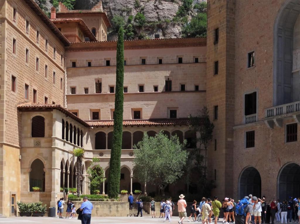 Montserrat: Kloster - Kreuzgang (2022)