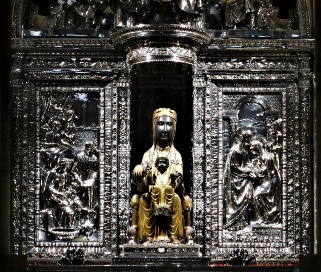 Montserrat: Klosterkirche - Madonnenfigur (2022)