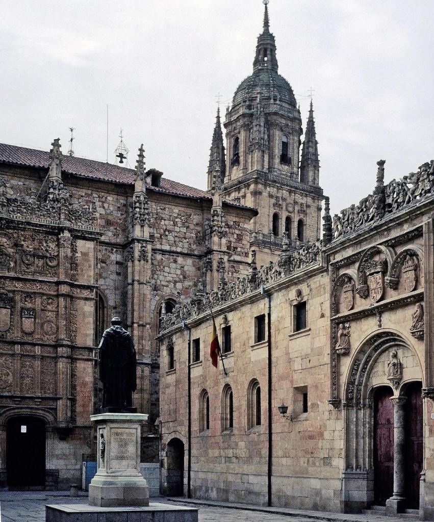 Salamanca: Universität, rechts Escuelas Menores (1986)