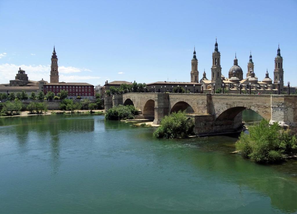 Saragossa: Kathedrale - Steinbrücke - Pilar-Basilika (2022)