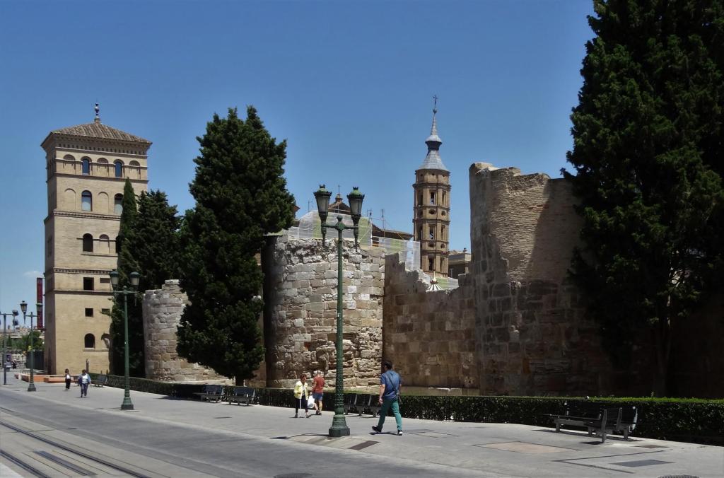 Saragossa: Zuda-Turm und römische Mauer (2022)