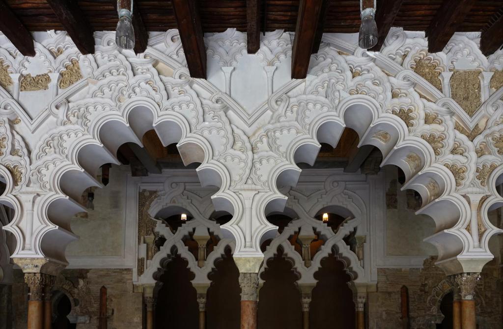 Saragossa: Aljaferia-Palast - Eingangsportikus zum Goldenen Saal (2022)