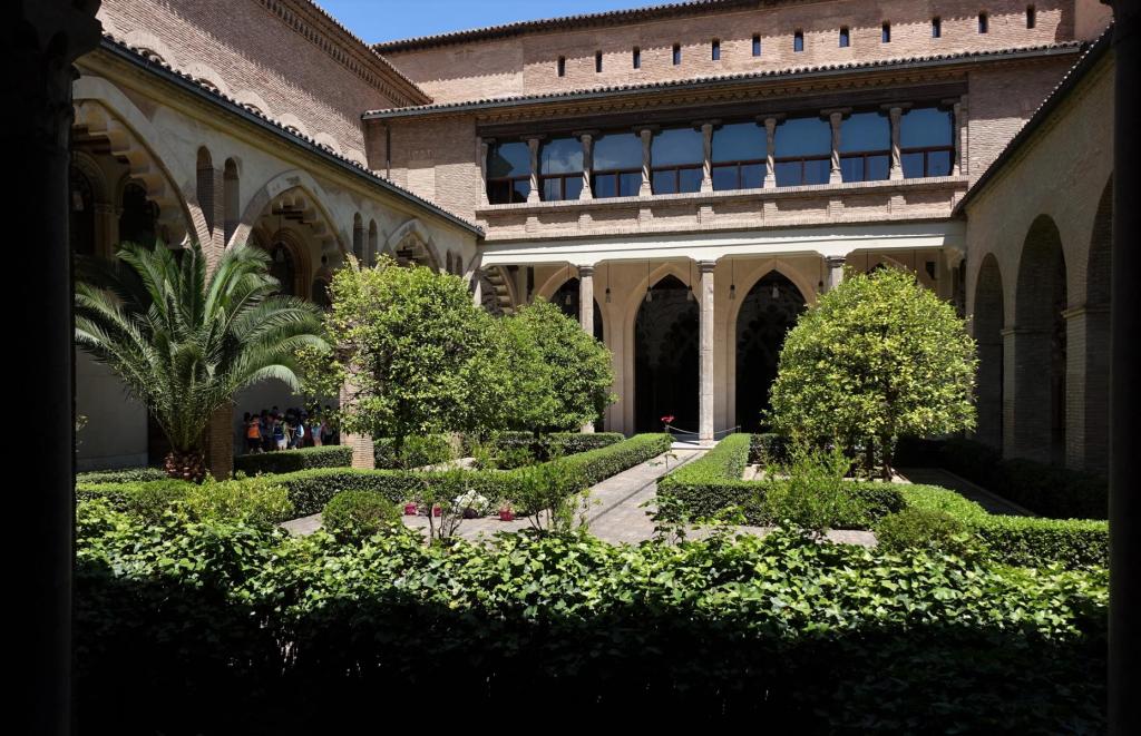 Saragossa: Aljaferia-Palast - Santa Isabel-Hof (2022)