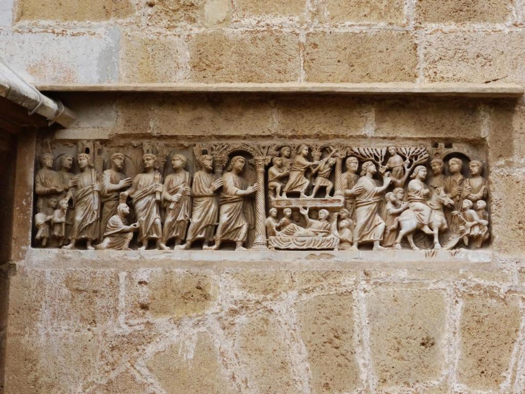 Tarragona: Kathedrale - frühchristlicher Sarkophag neben dem Hauptportal (2022)