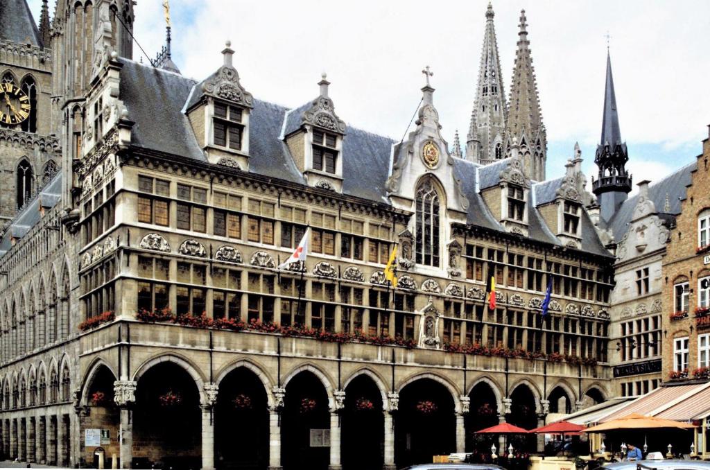 Ypern: Neuwerk Rathaus [an der Tuchhalle] (2003)