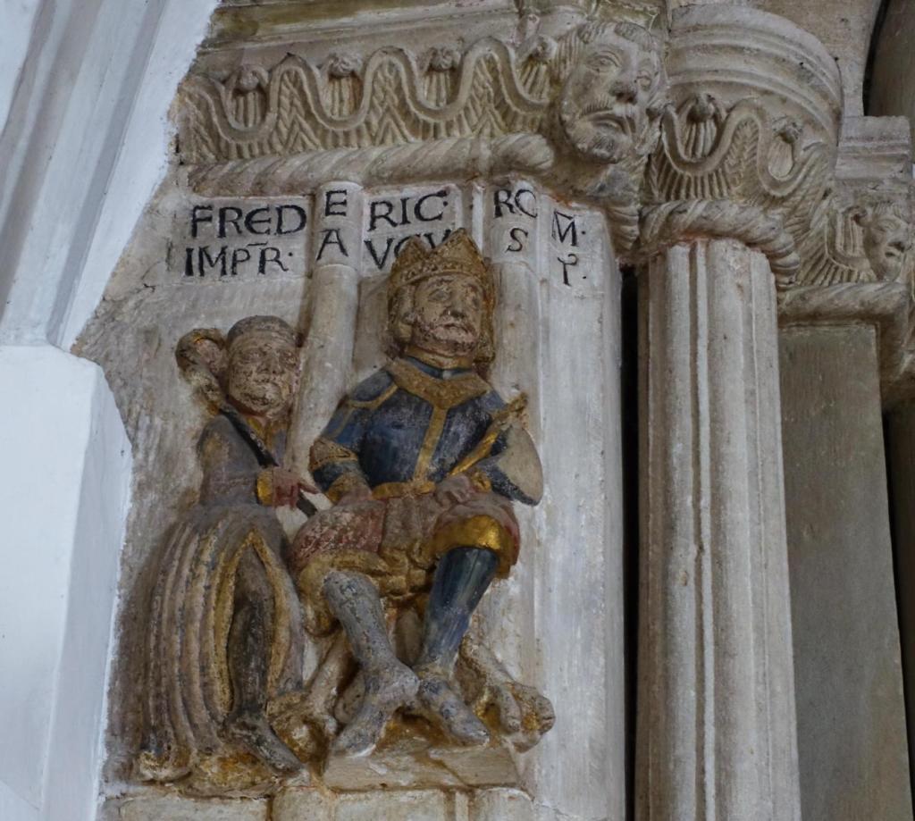 Freising: Dom - Hauptportal [Figuren Ottos von Freising und Friedrichs Barbarossa] (2022)
