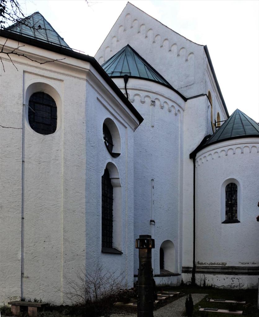 Freising: Dom Apsiden, davor Maximiliankapelle (2022)
