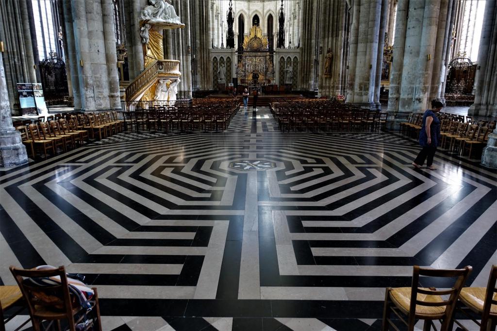 Amiens: Kathedrale Labyrinth [Rekonstruktion des Originals Ende 19. Jh.] (2022)