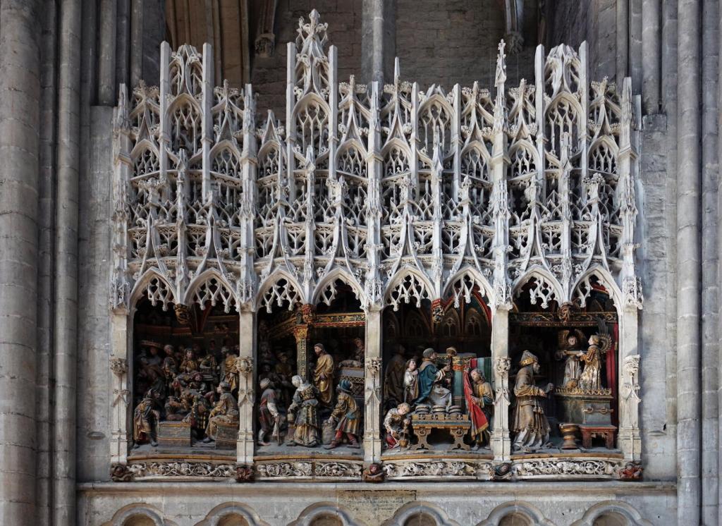 Amiens: Kathedrale Skulpturenwand im nördlichen Querschiff [Vertreibung der Händler aus dem Tempel] (2022)
