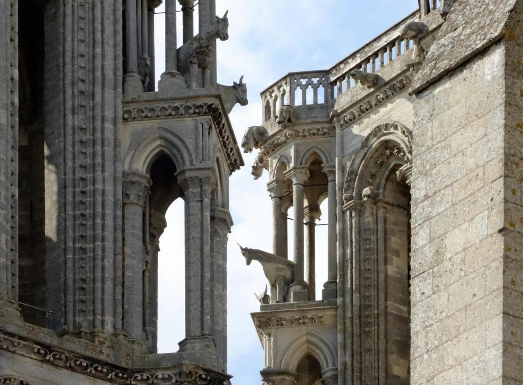 Kathedrale Westtürme mit Ochsenfiguren (2022)