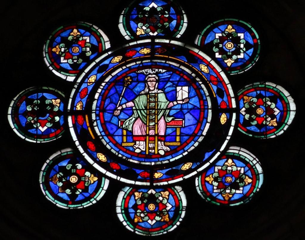 Laon: Kathedrale Fenster im Nordquerschiff - Darstellung der Philosophie oder Theologie (2022)