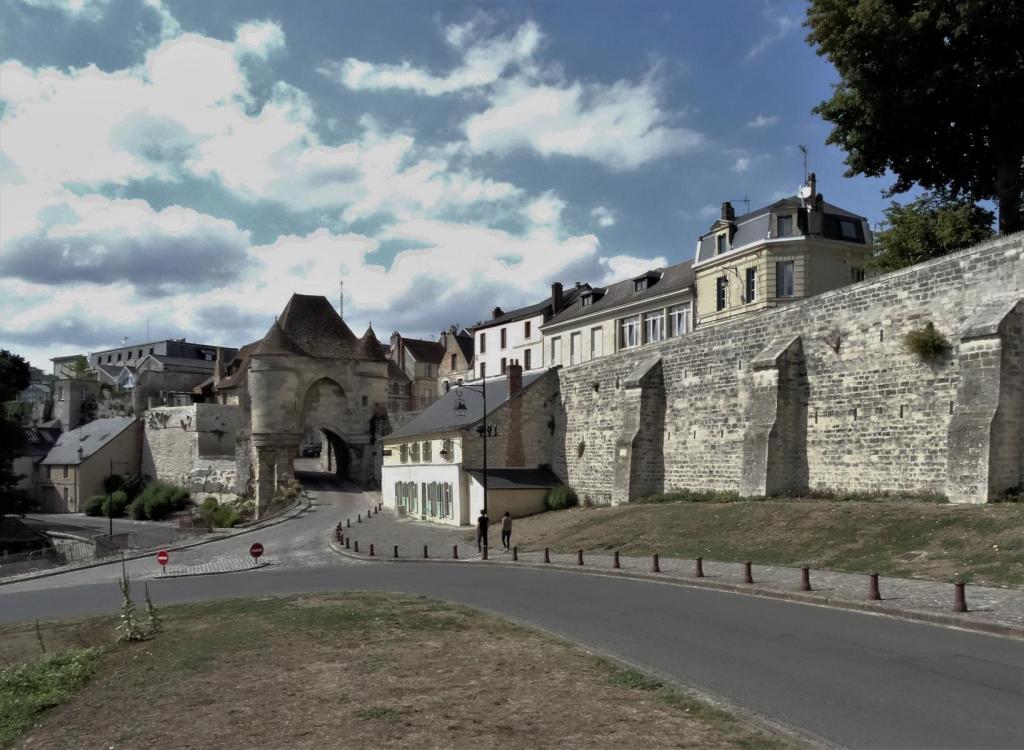 Laon: Stadtmauer und Soissons-Tor [Porte de Soissons] (2022)