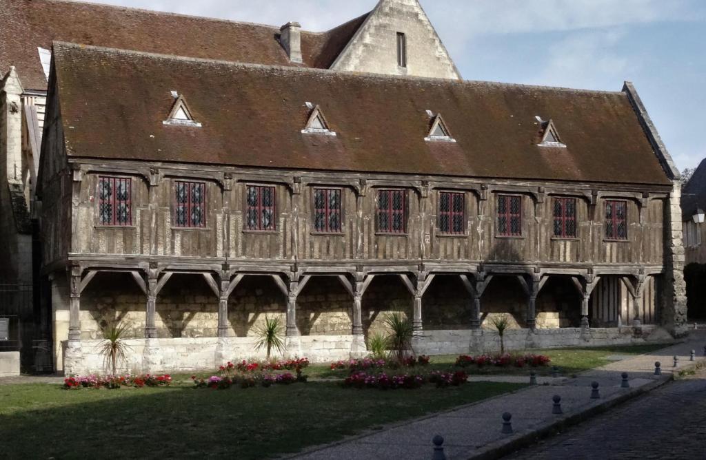 Noyon: Bibliothek des Kapitels (2022)