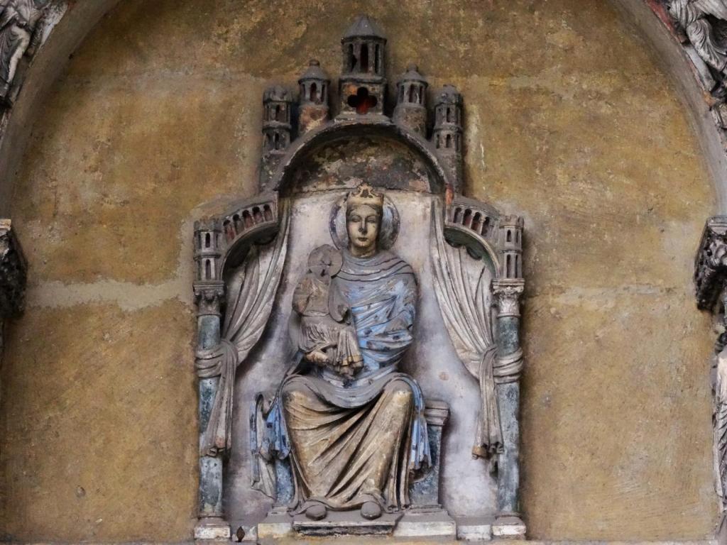 Reims: Kathedrale rechtes Nordportal - Madonna im Tympanon (2022)