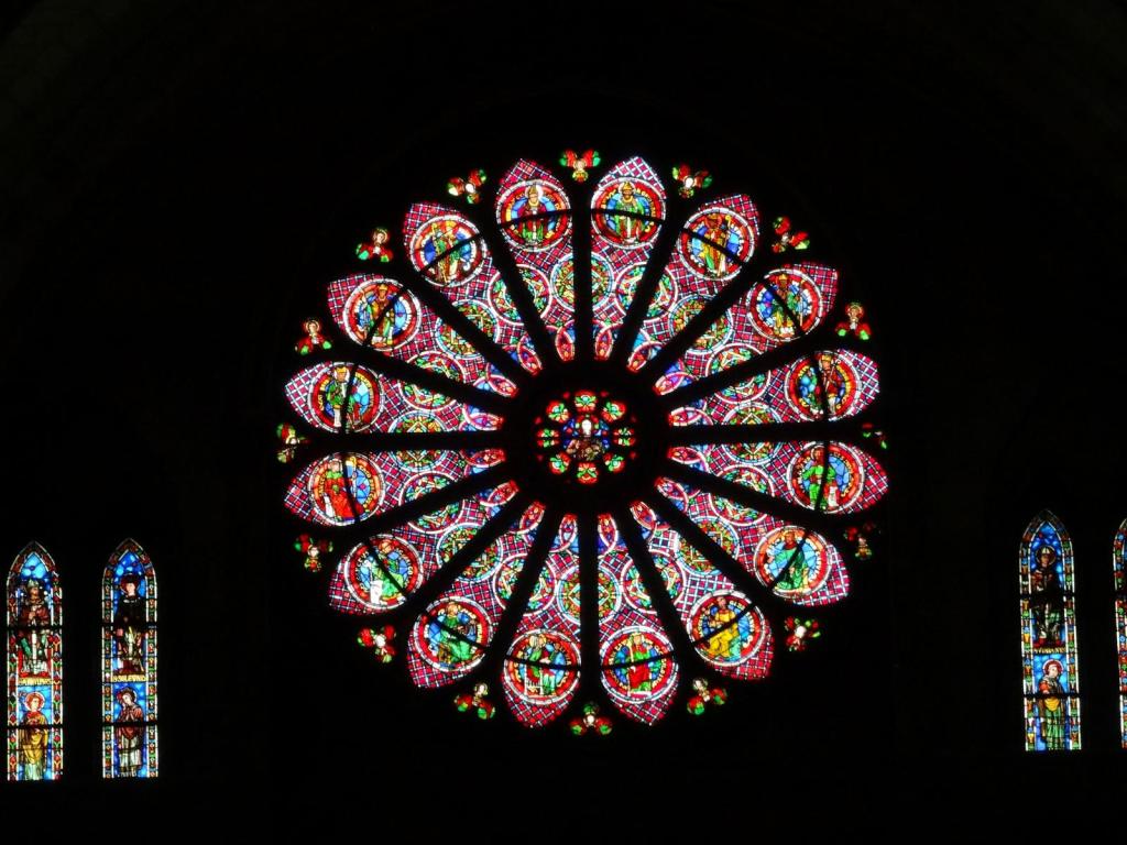 Reims: Abteikirche St-Remi Fensterrose der Westwand (2022)