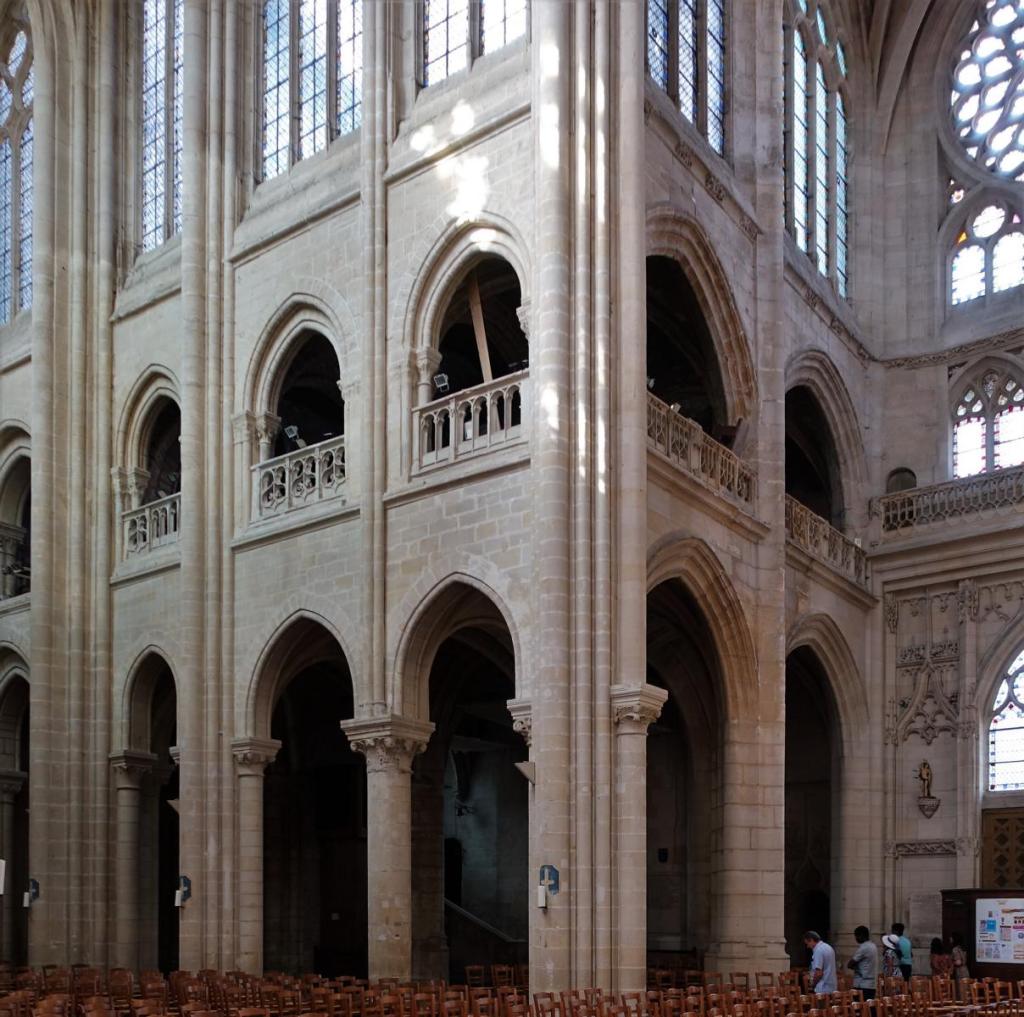 Senlis: Kathedrale Mittelschiffwand und Nordquerschiff (2022)