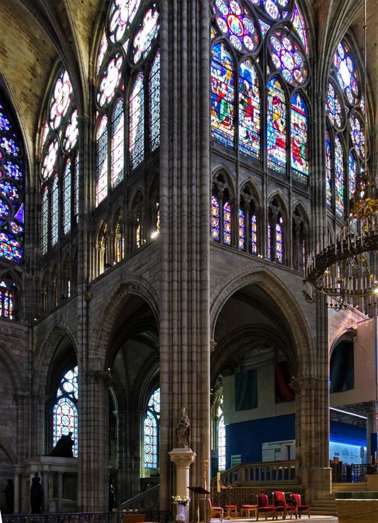 St-Denis: Abteikirche Nordquerschiff, rechts Chor (2022)