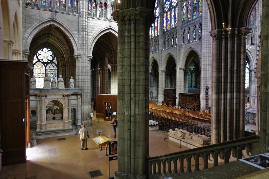 St-Denis: Abteikirche Südquerschiff und Mittelschiff (2022)