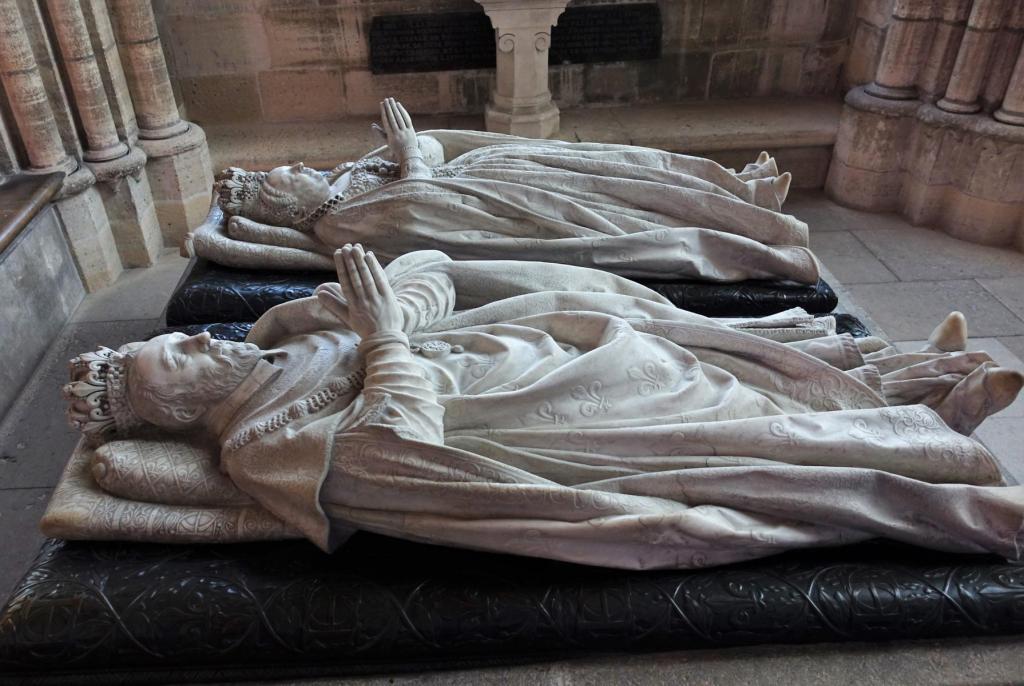 St-Denis: Abteikirche Grabmäler von Heinrich II. und Katharina von Medici (2022)