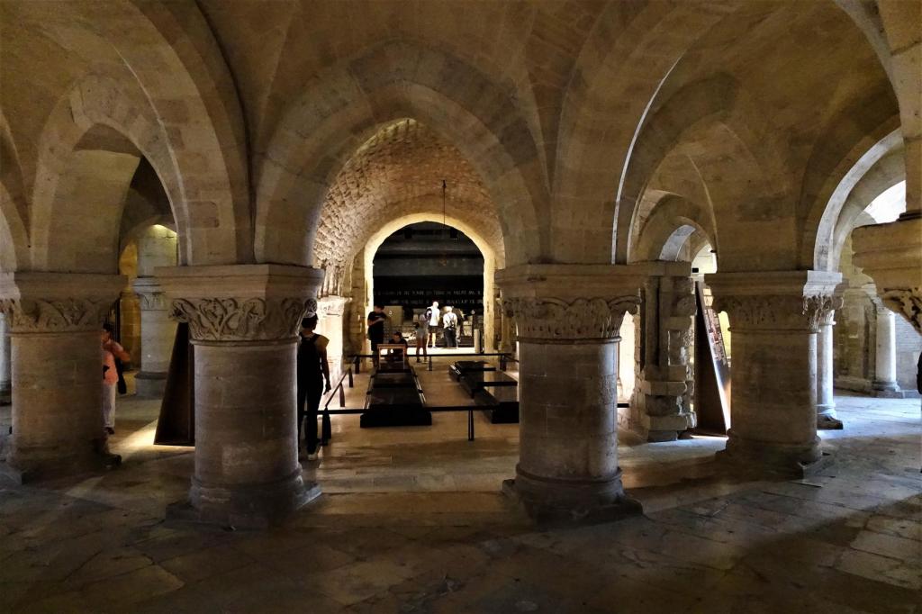 St-Denis: Abteikirche Krypta (2022)