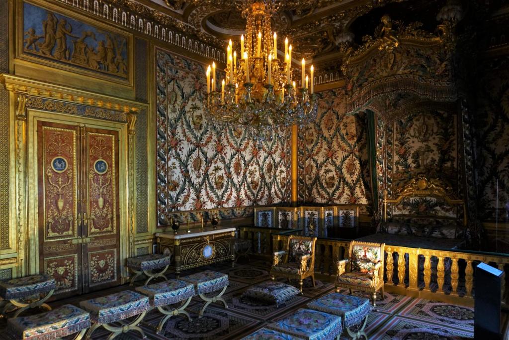 Fontainebleau: Schloss Schlafzimmer der Königin (2022)