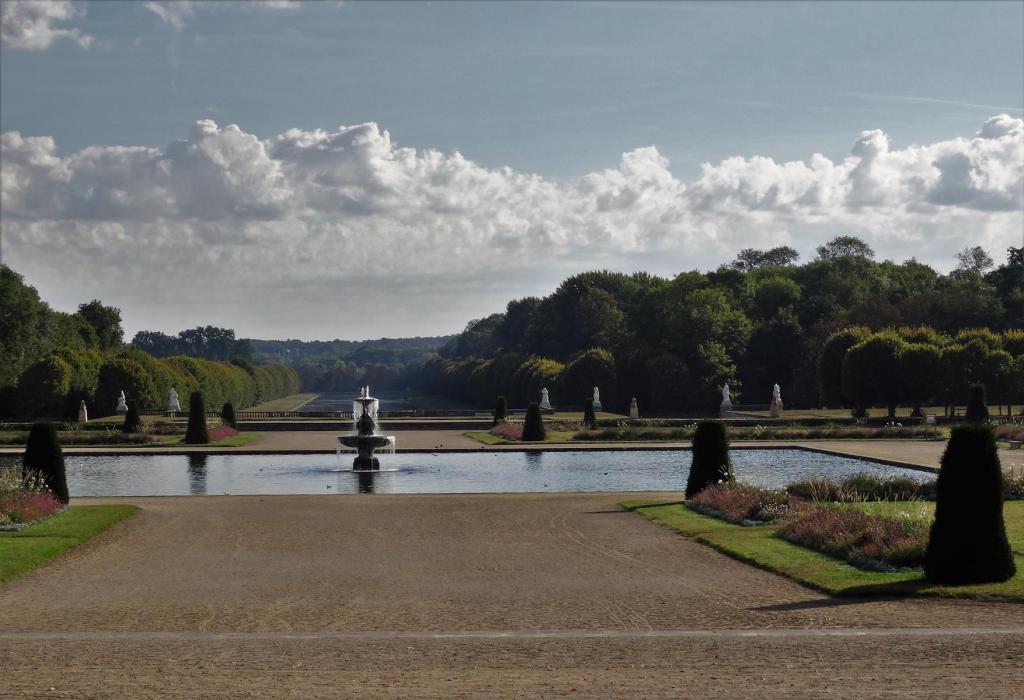 Fontainebleau: Park Tiberbecken, hinten Kanal (2022)