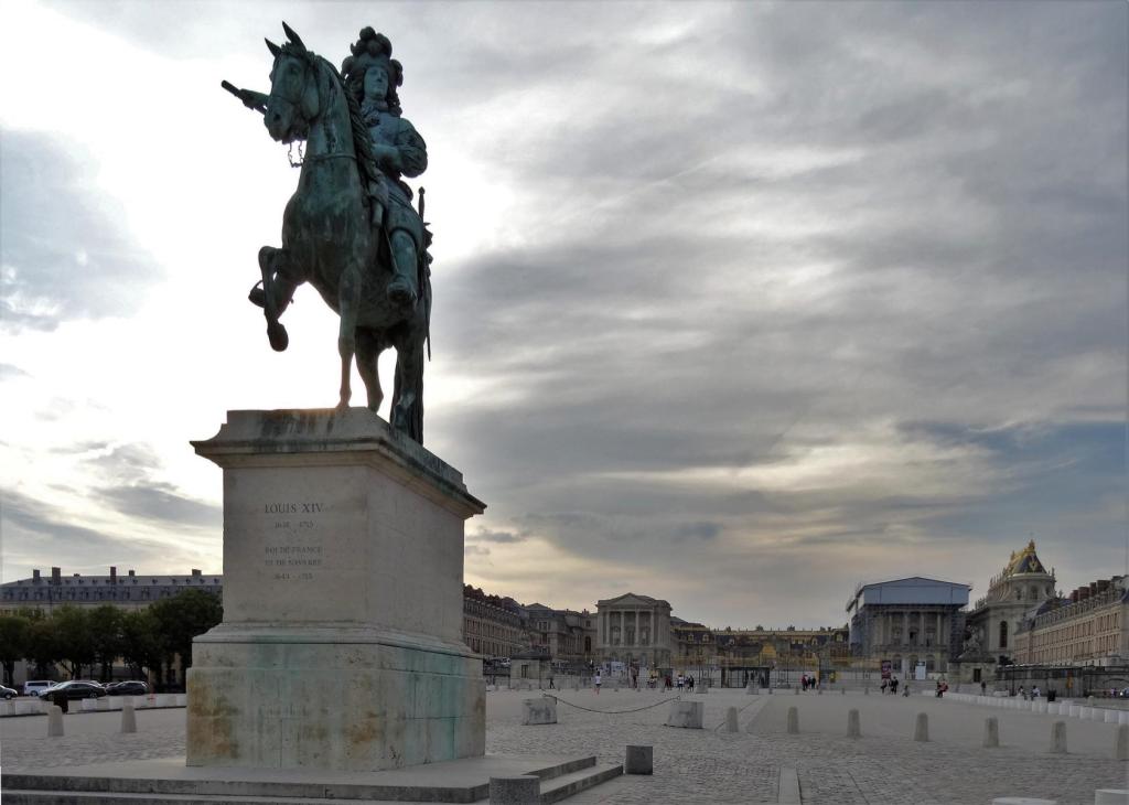 Versailles: Denkmal Ludwigs XIV. vor dem Schloss (2022)