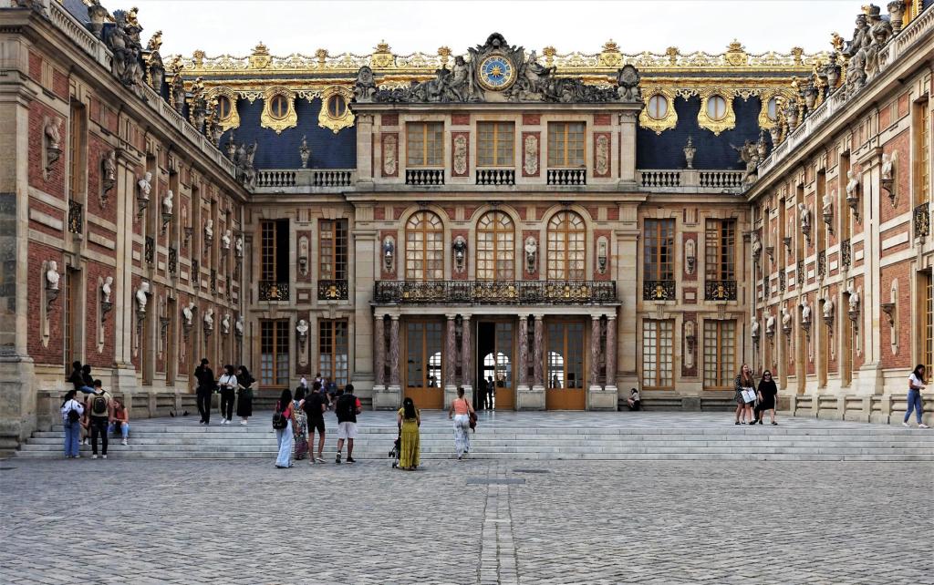 Versailles: Schloss - Marmorhof (2022)