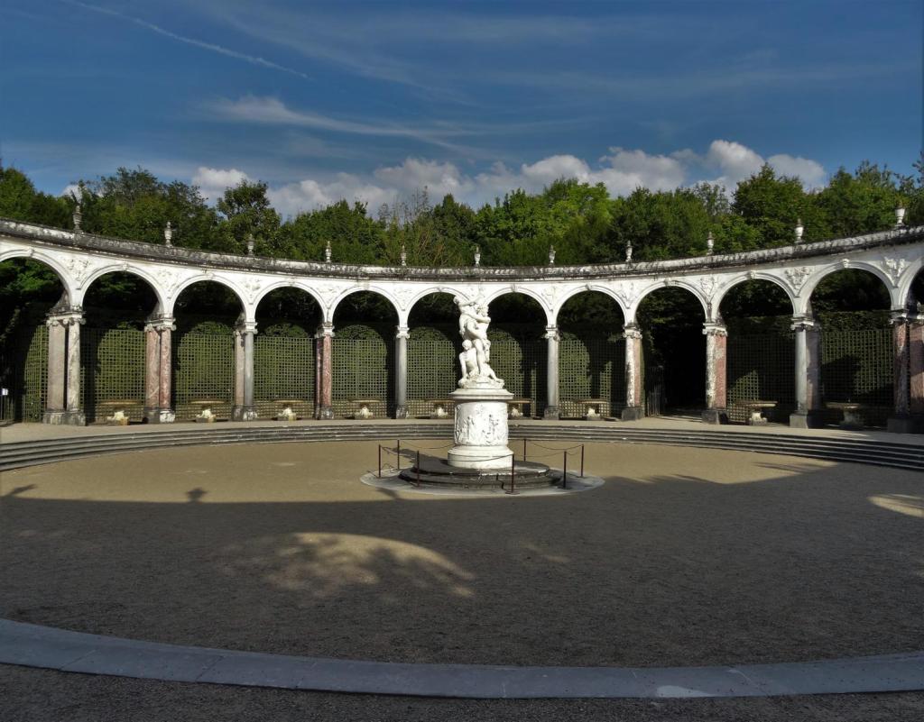 Versailles: Schlosspark - Kolonnade (2022)