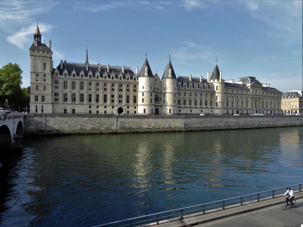 Paris: Conciergerie (2022)
