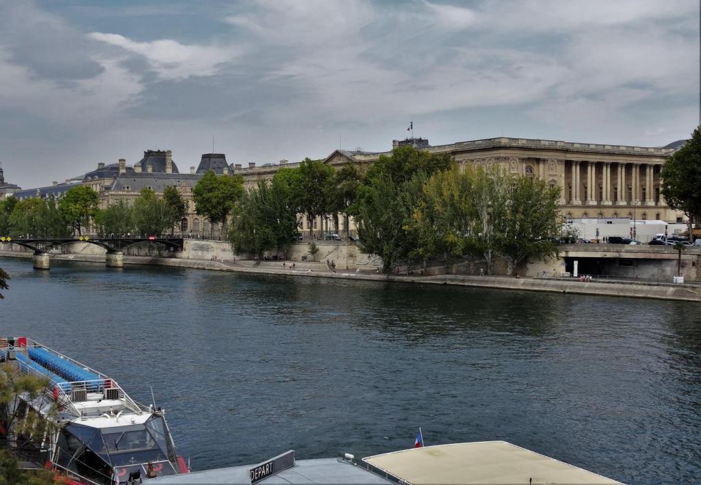 Paris: Blick zum Louvre (2022)
