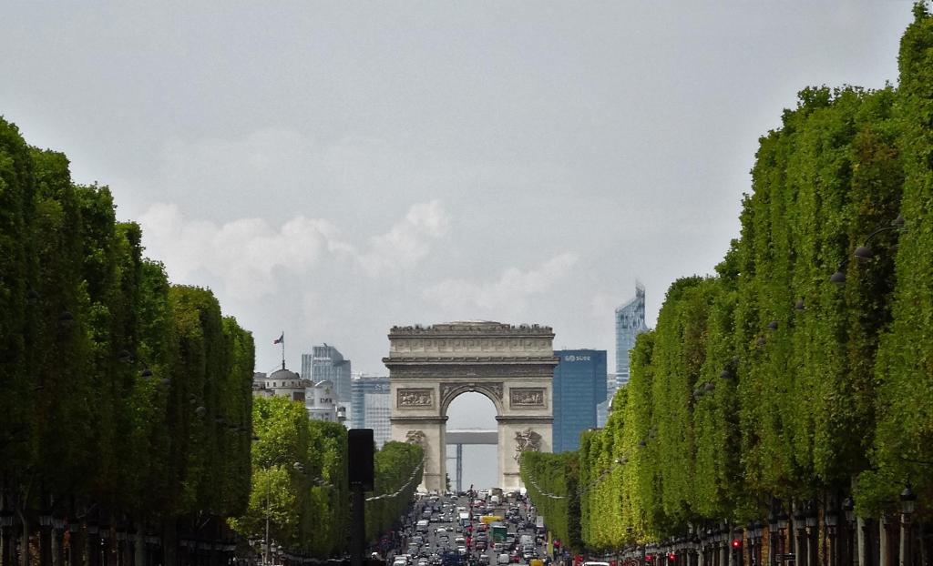 Paris: Blick von der Place de la Concorde zum Triumphbogen (2022)
