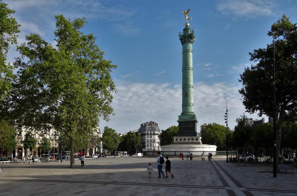 Paris: Bastille-Platz mit der Julisäule (2022)