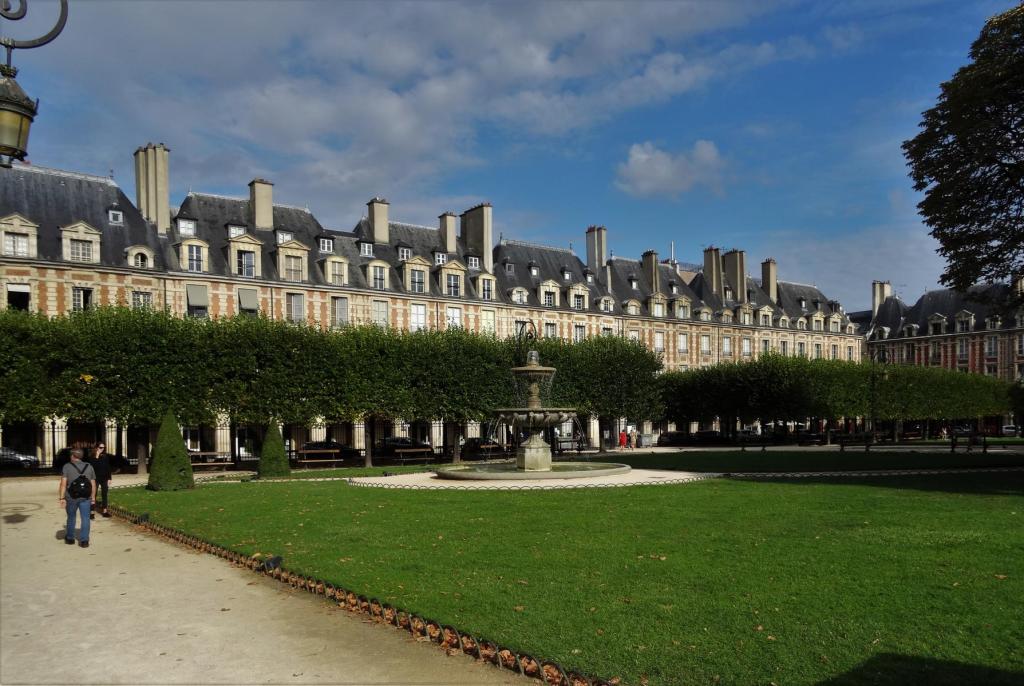 Paris: Vogesenplatz [Place des Vosges] (2022)