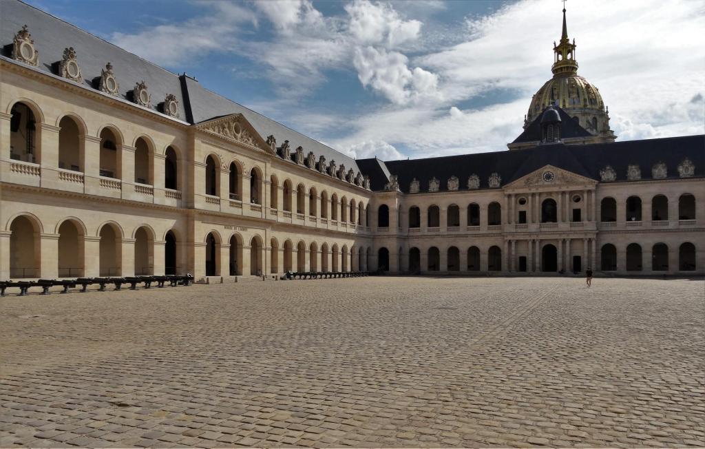 Paris: Invalidenhaus [Hotel des Invalides] - Ehrenhof (2022)