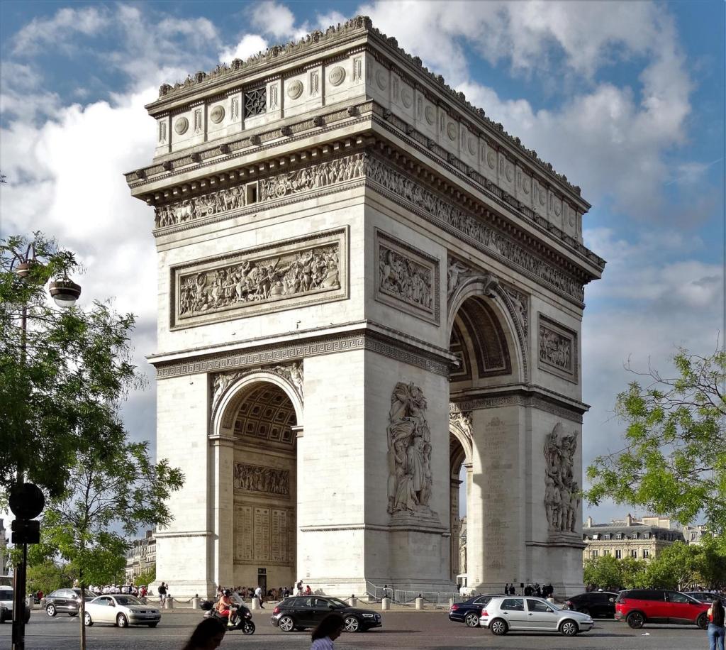Paris: Triumphbogen [Arc de Triomphe] Südseite und Ostseite (2022)
