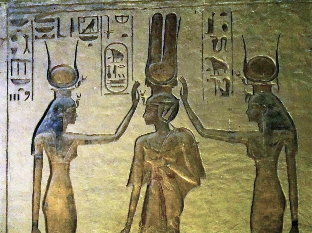 Abu Simbel: Kleiner Tempel - Relief "Krönung der Nefertari" in der Pfeilerhalle (2023)